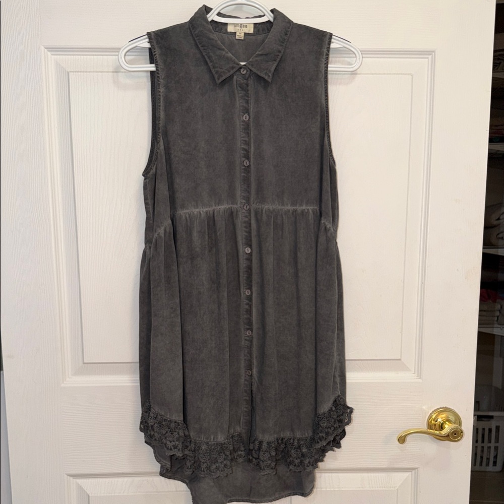 Umgee Sleeveless Washed Black Button-Front Top with Lace Trim